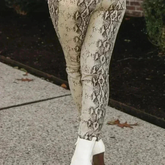 Zara Snake Skin Print High Rise High Waisted Raw Hem Skinny Jeans Size 6 - Picture 3 of 13